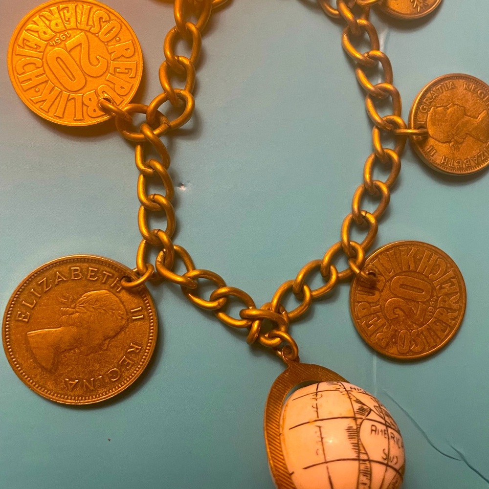 💜Vintage Coro bronze World 🌎 charm bracelet